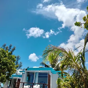 Les Pieds Ds L Eau, La Maison Bleue Moorea